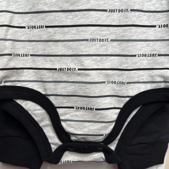 NWT Nike 2 Piece Set for Baby Boy - Picture 3 of 8